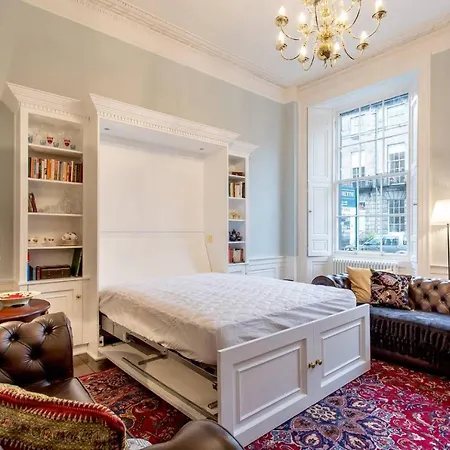 Joivy Converted Flat In Historic Building In New Town Edinburgh Exterior photo